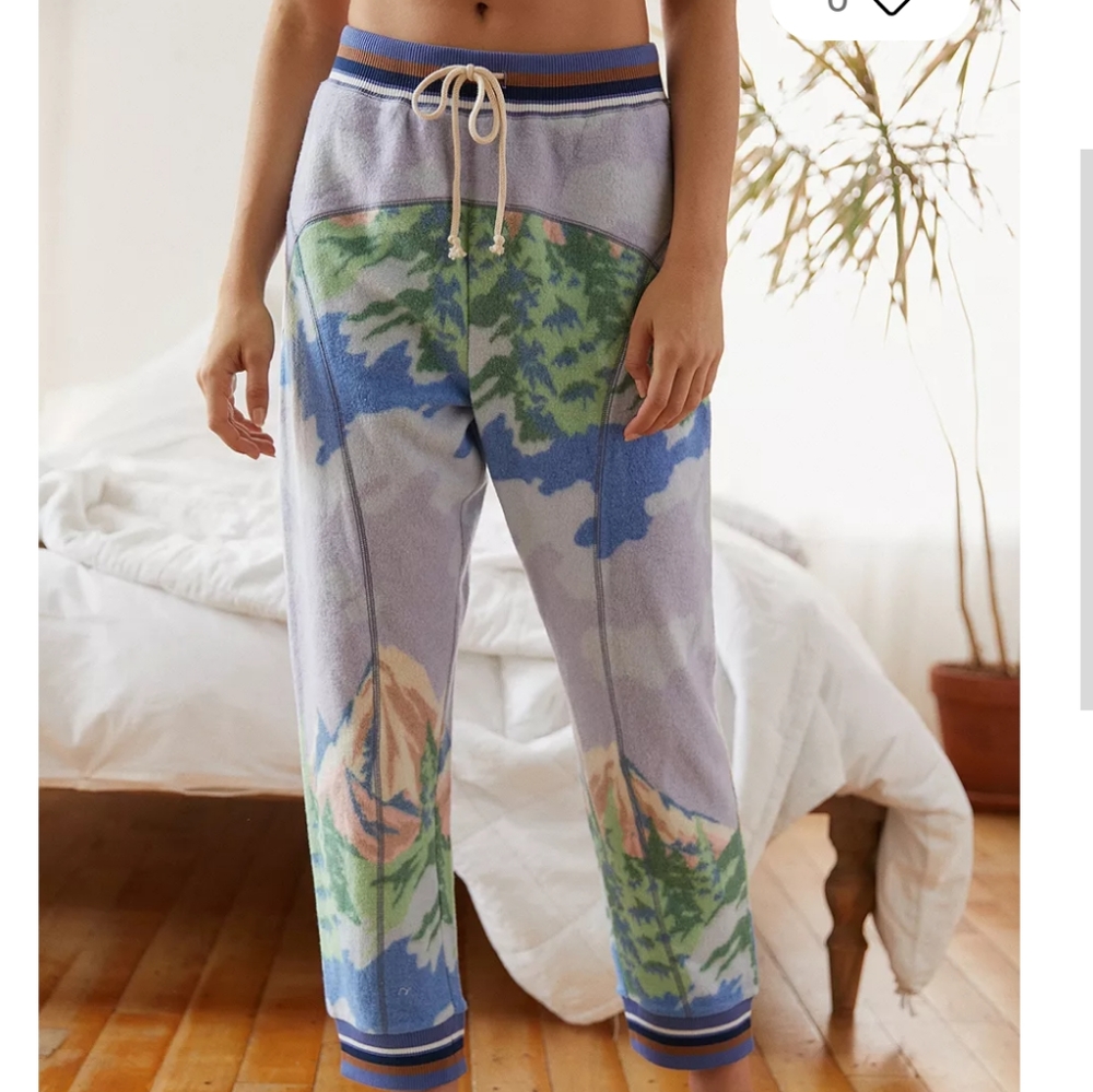 UO Out From Under Outlander Mountain Print Fleece Jogger Lounge Pant Size XS NWT